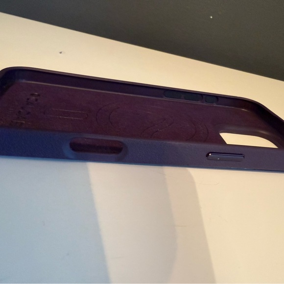 iPhone 16 Pro Max MagSafe Caudabe Case Amethyst Purple - Picture 12 of 16